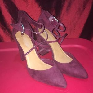 Velvet pumps
